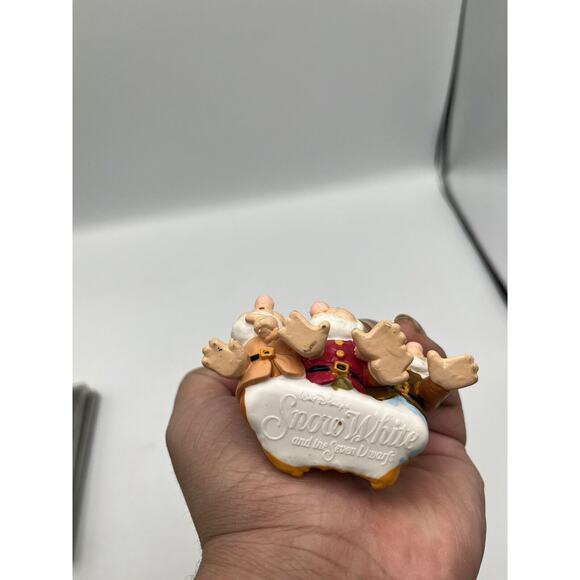 Vintage Snow White and the Seven Dwarfs Pyramid PVC Figure Special Addition - Picture 6 of 7